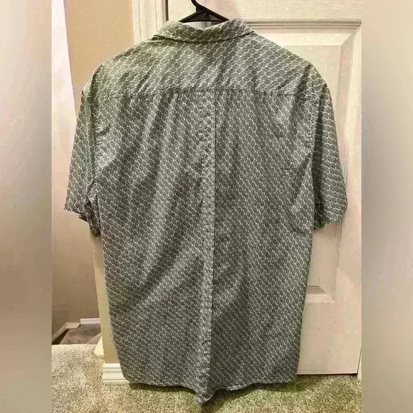 Mens  Hugo Boss S/S Button Up Shirt XL - Picture 3 of 4